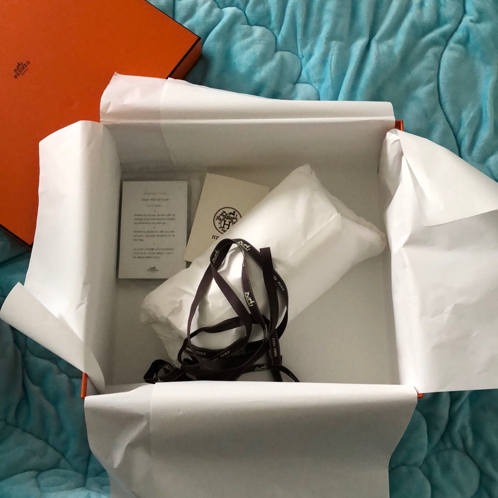Hermès Box Raincoat Ribbon